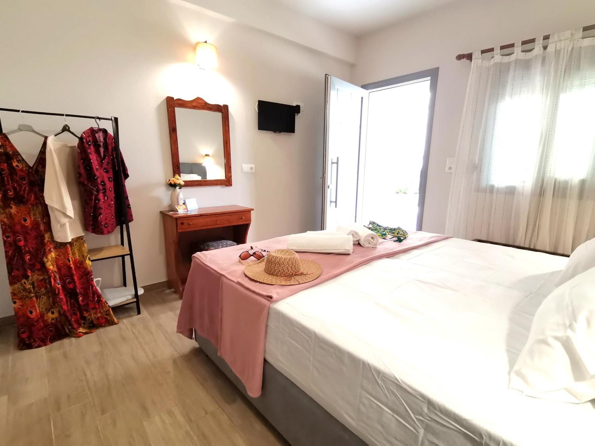 Studios Lia Adults Only -Fully Renovated Chrisi Ammoudia Exterior foto